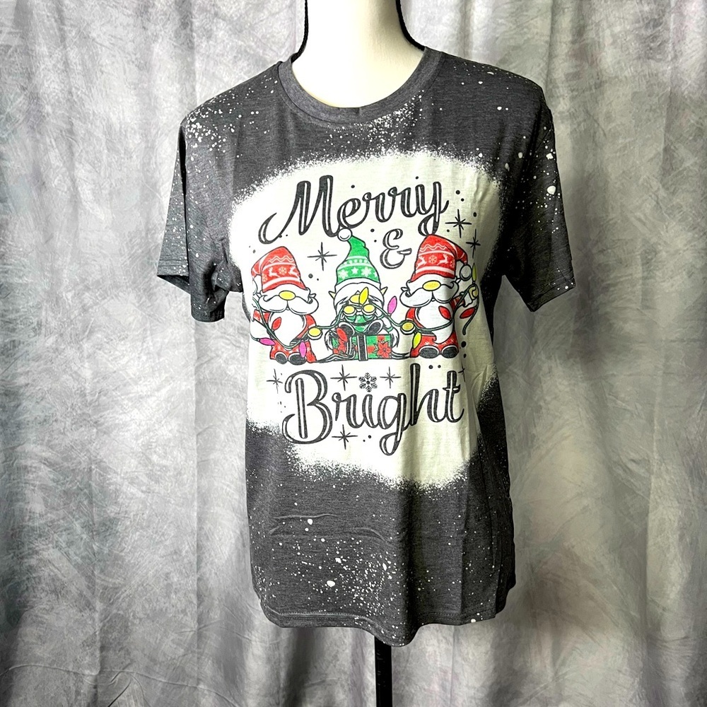 Super Soft Christmas Gnomes Merry & Bright Graphic T-Shirt - size Small